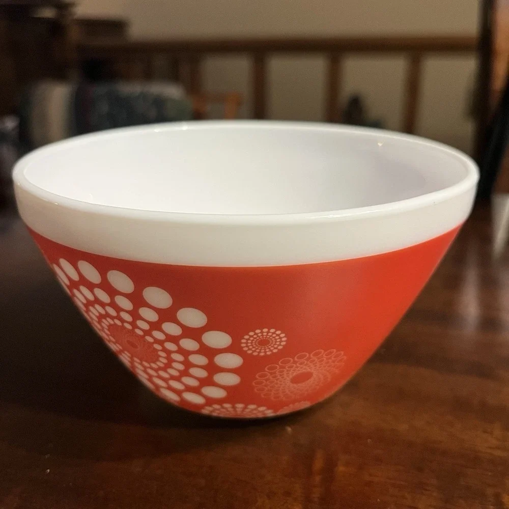 Pyrex Vintage Charm SPOT ON Mixing Bowls Set of 2 Orange White Medallion Dot